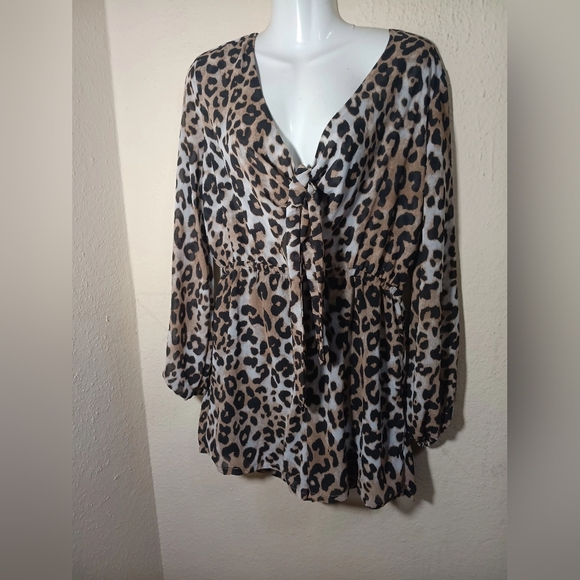 Chic Leopard Print Jumpsuit - Picture 1 of 10